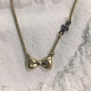 NWOT kensie bow pendant - gold tone